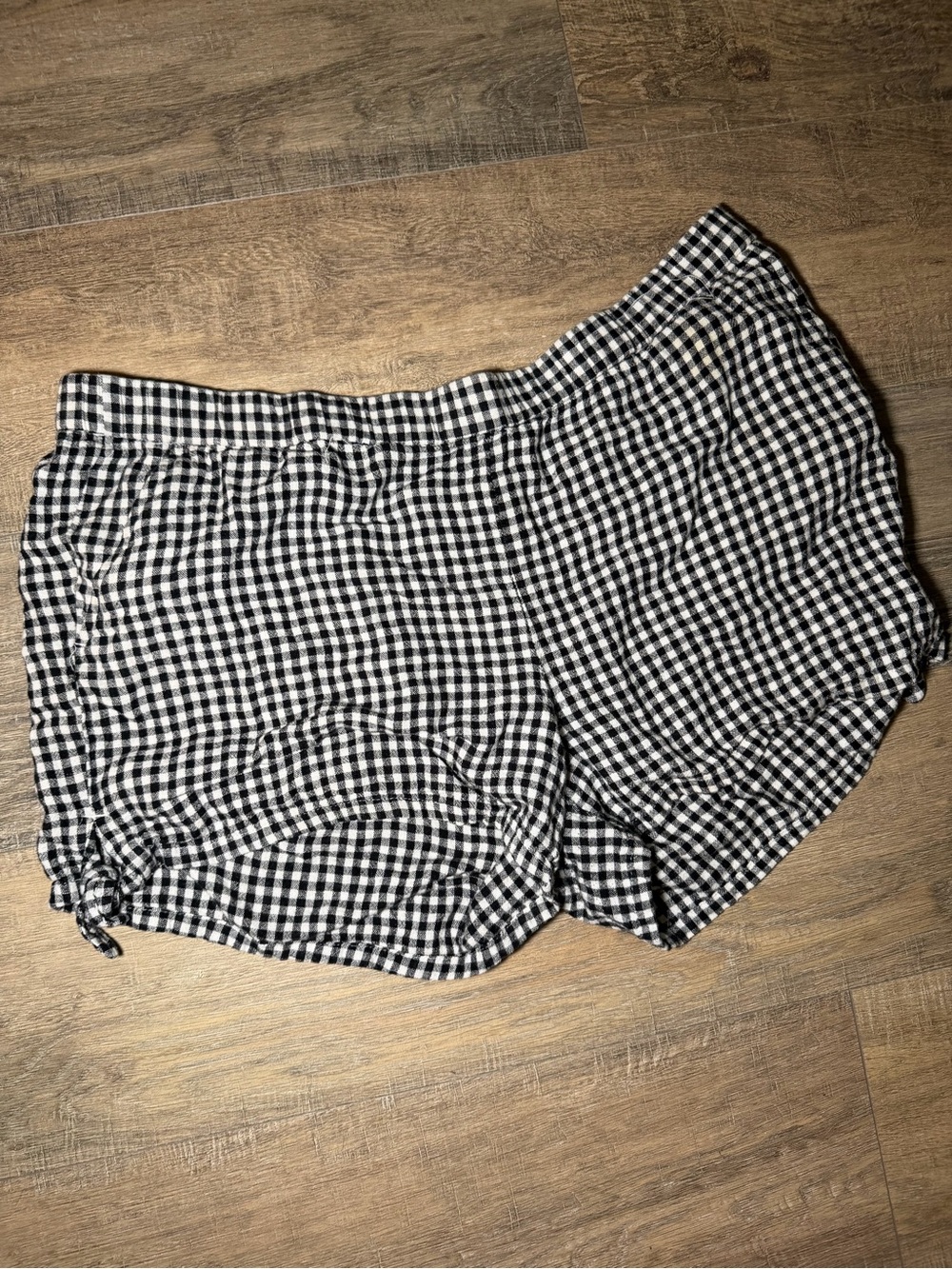 Old Navy Black and White Gingham Shorts - XL